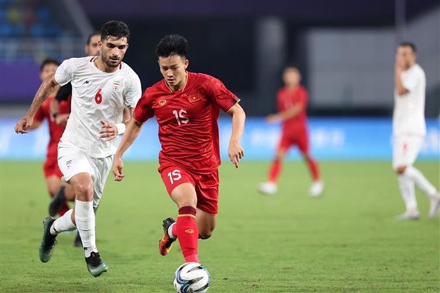 ASIAD 2023: Vietnam men's football faces difficulty after losing 0-4 to Iran hinh anh 1