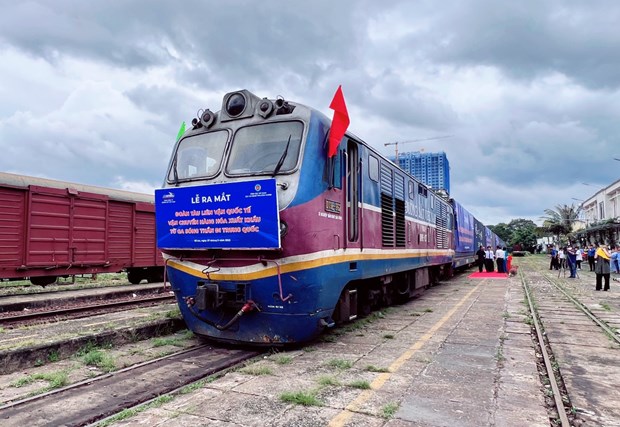 Train carrying exports to China from southern Binh Duong province debuts hinh anh 1