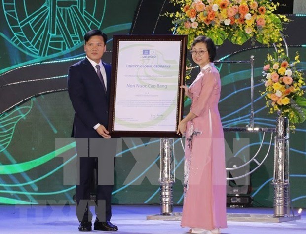 Non Nuoc Cao Bang receives Global Geopark title certificate after first re-verification hinh anh 1