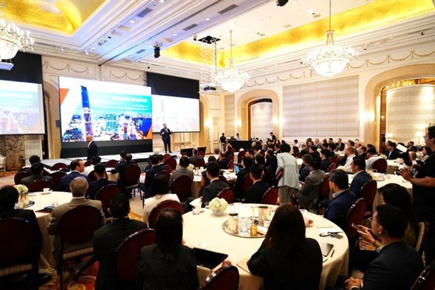 Hundreds of foreign investors arrive to explore Vietnam's investment opportunities hinh anh 2