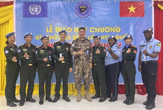 Vietnamese police officers honoured by UNMISS hinh anh 2