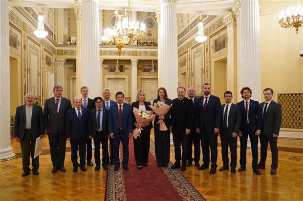 St. Petersburg honours individuals for contributions to Russia-Vietnam friendship hinh anh 2