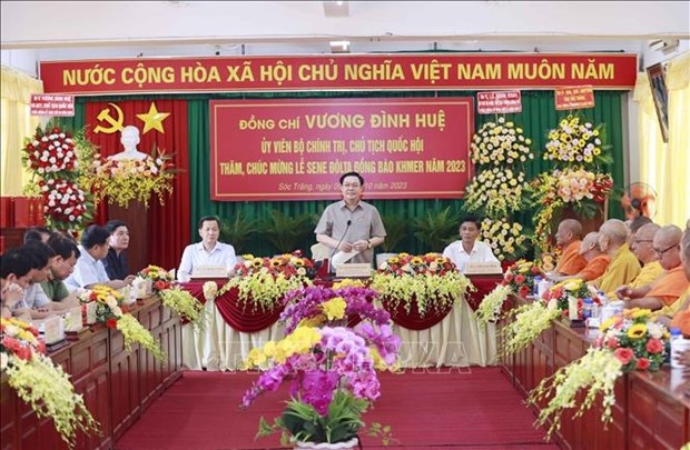 NA Chairman congratulates Soc Trang monks, clerics on Sene Dolta festival hinh anh 2