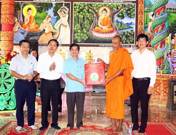 Soc Trang authorities extend congratulations to Khmer community on Sene Dolta festival hinh anh 1