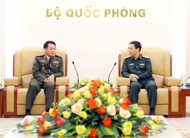 Minister commits support for ties between Vietnamese, Cambodian armies hinh anh 1