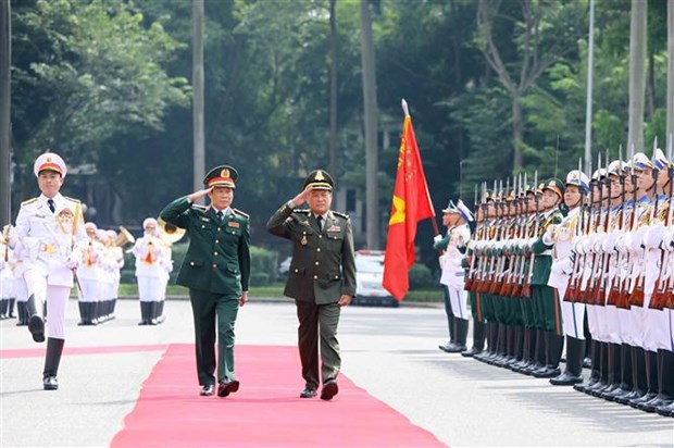 Commander-in-Chief of Cambodian Armed Forces pays official visit to Vietnam hinh anh 2