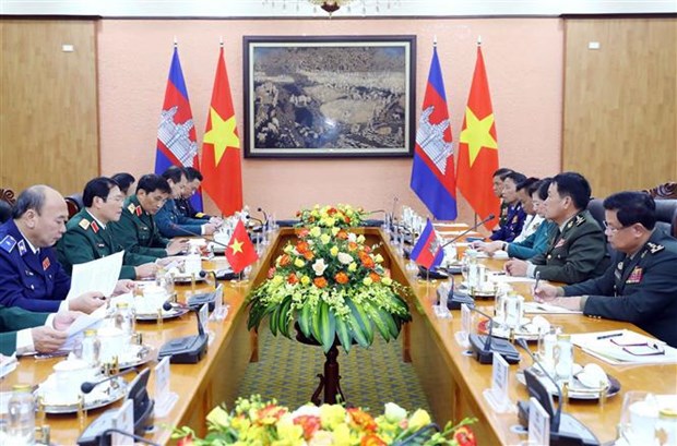 Commander-in-Chief of Cambodian Armed Forces pays official visit to Vietnam hinh anh 1