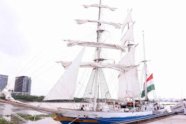 Indian sailing training ship visits HCM City hinh anh 1