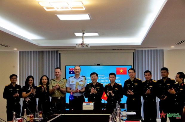Australia hands over malariamolecular identification equipment to Vietnam hinh anh 1