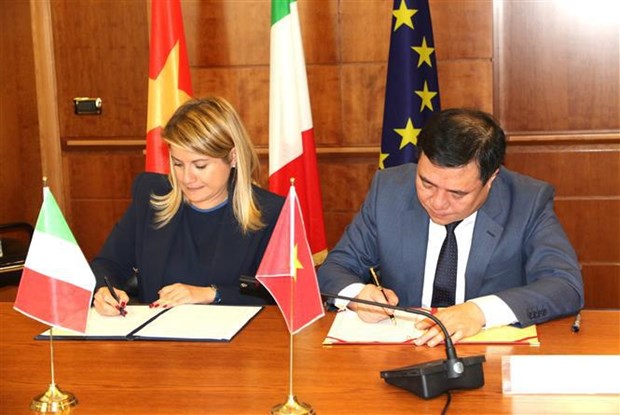 Vietnam-Italy economic, commercial cooperation strengthened hinh anh 2