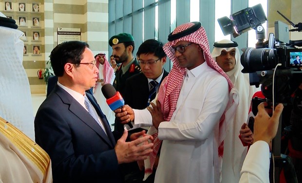 Vietnam ready to intensify multifaceted relations with Saudi Arabia: PM hinh anh 1
