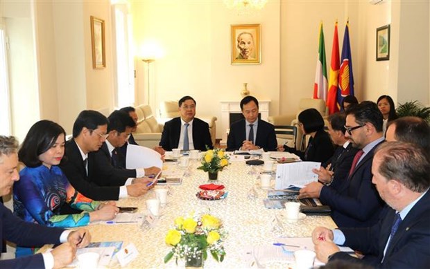 Nam Dinh calls for Italian investment in maritime, green economy hinh anh 1