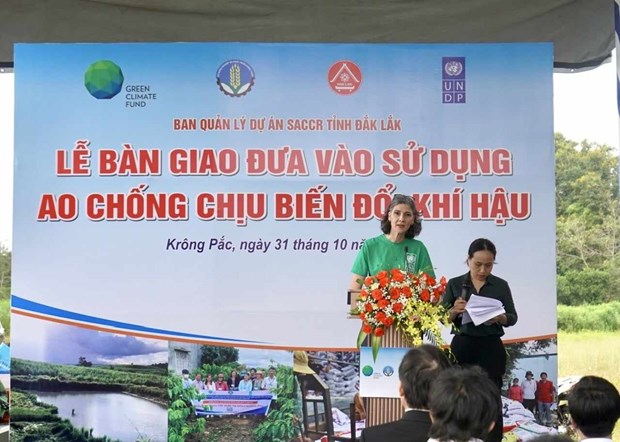 Climate change-resilient pond handed over to residents in Dak Lak hinh anh 1