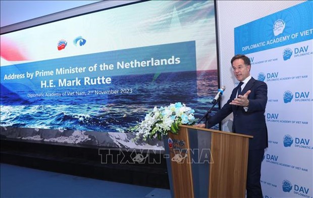 Dutch PM attends roundtable on international law, order at sea in Hanoi hinh anh 1
