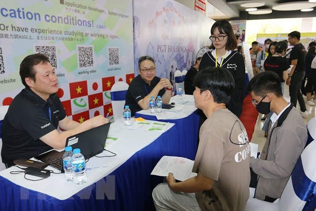 Japan Job Fair 2023 draws Vietnamese students hinh anh 1
