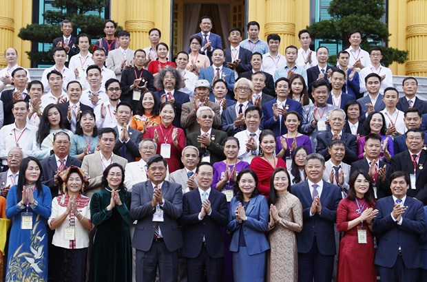 State leader praises role of handicraft artisans, workers in cultural promotion hinh anh 1
