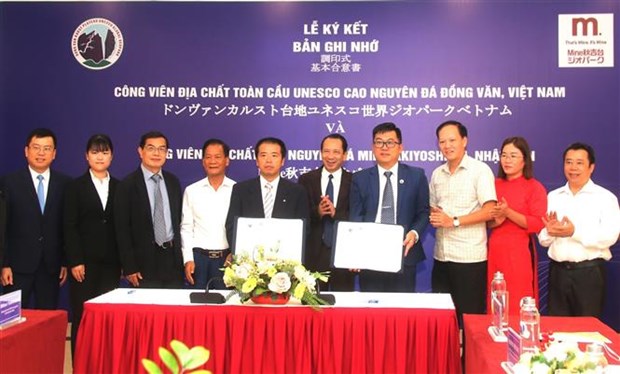 Vietnamese, Japanese geoparks sign MoU on cooperation hinh anh 1