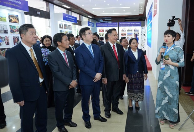 Festival promotes Vietnam-Laos cooperation in information, communications hinh anh 2