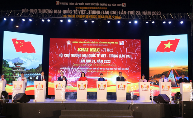 Lao Cai hosts 23rd Vietnam - China international trade fair hinh anh 1