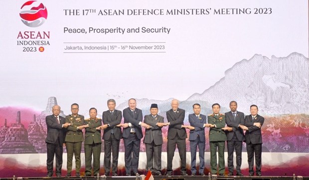 ADMM 17 adopts Jakarta joint declaration for regional peace, prosperity, security hinh anh 1