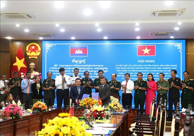 Vietnamese, Cambodian provinces step up efforts in searching, repatriating martyrs’ remains hinh anh 1