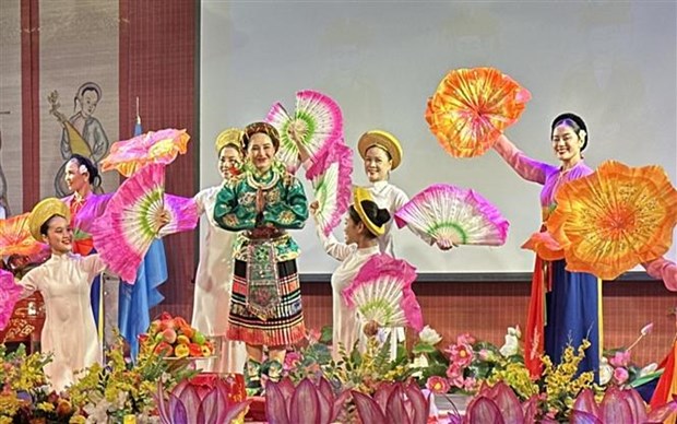 Biểu diễn nghệ thuật nổi bật văn hóa Việt Nam tại Pháp hình ảnh 1
