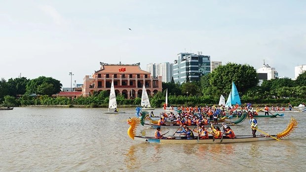 HCM City exploits waterway tourism potential hinh anh 2