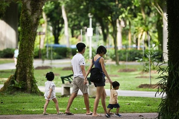 Singapore provides more help for low-income families hinh anh 1
