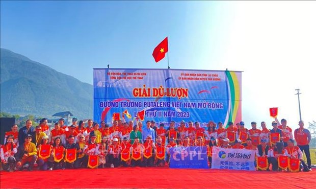Lai Chau hosts second Open Putaleng Long Distance Paragliding Tournament hinh anh 1