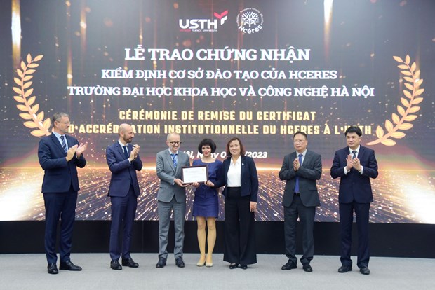 Vietnamese university gets accreditation from France hinh anh 1