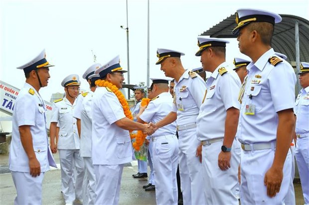 Vietnamese, Thai navies strive ensure peace, stability in bordering waters hinh anh 2
