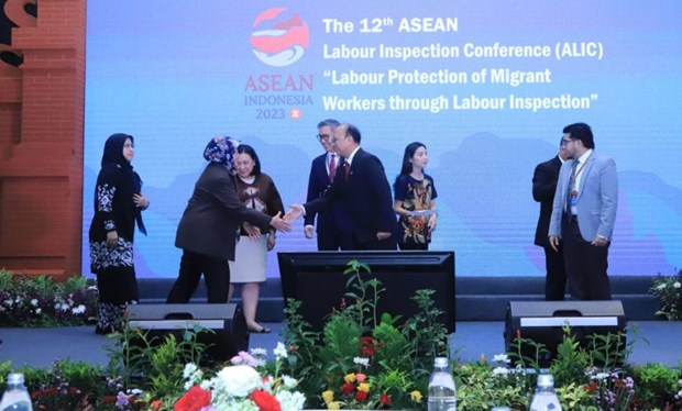 ASEAN seeks to promote migrant worker protection hinh anh 1