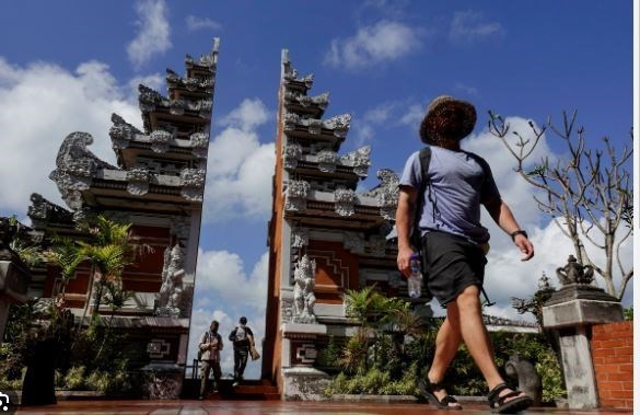 Some 107 million tourist movements projected during Christmas, New Year in Indonesia hinh anh 1