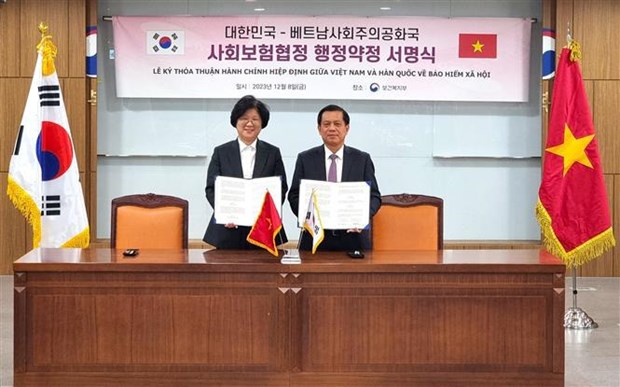 Vietnam, RoK sign deal to implement bilateral agreement on social insurance hinh anh 1