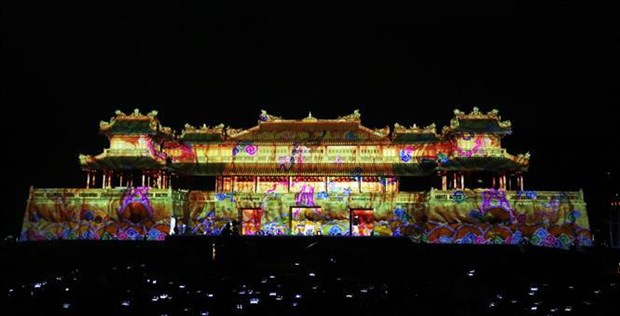 Dazzling artistic light displays at Hue imperial city’s Ngo Mon hinh anh 1