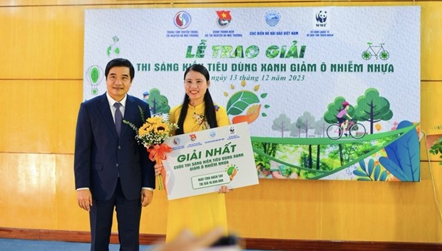 Winners of green consumption competition awarded in Vietnam hinh anh 1