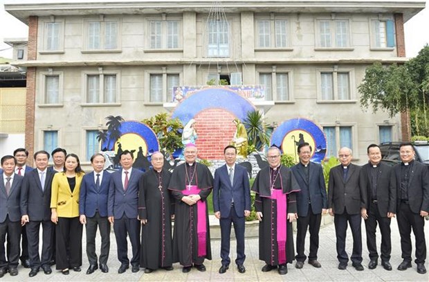 President pays pre-Christmas visit to Hue Archdiocese hinh anh 2