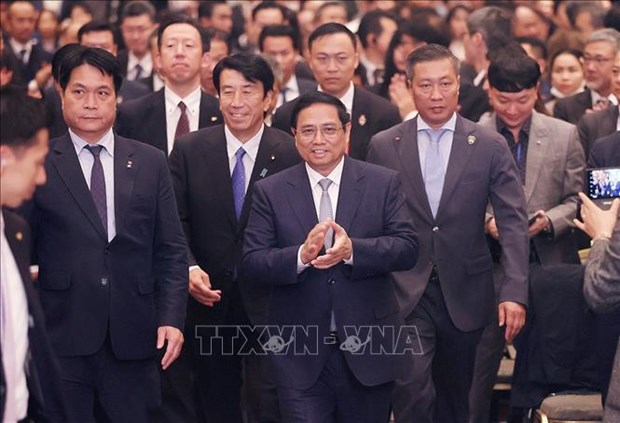 PM attends Vietnam-Japan economic forum in Tokyo hinh anh 1
