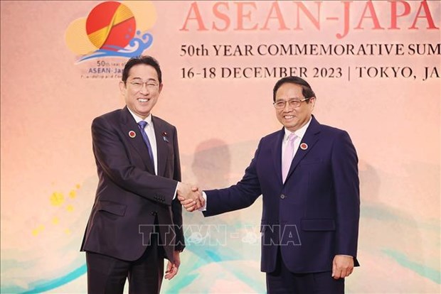 PM meets with countries’ leaders on sidelines of ASEAN-Japan Summit hinh anh 2