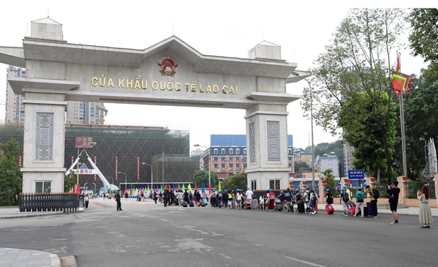 Activities at Lao Cai int’l border gate surge toward year-end hinh anh 1