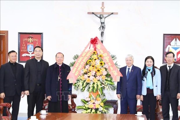 VFF leader pays pre-Christmas visits to Hanoi Archdiocese, Evangelical Church of Vietnam (North) hinh anh 1