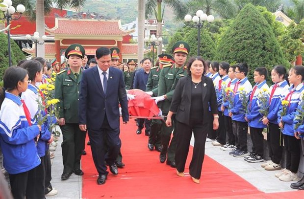 Burial service for soldier's remains repatriated from Laos hinh anh 1