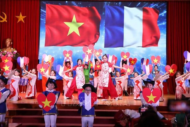 Foreign officials applaud Vietnam’s ties with France, UNESCO hinh anh 1