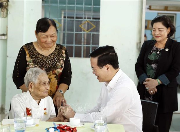 President attends event to sum up construction of houses for the poor in Soc Trang hinh anh 2