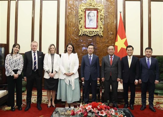 President receives outgoing New Zealand, Peruvian Ambassadors hinh anh 1