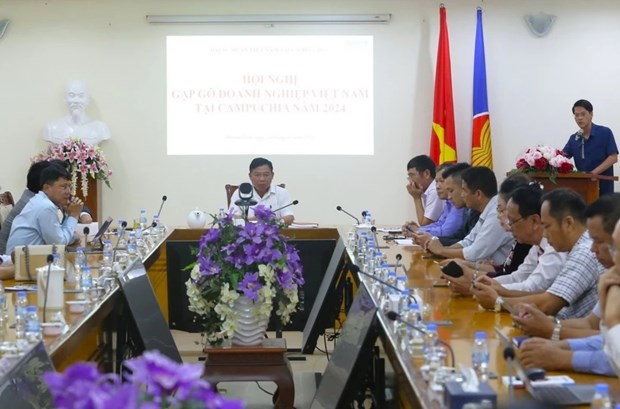 Vietnamese firms in Cambodia foster connections hinh anh 1