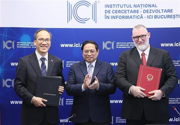 PM visits Romania’s institute for research & development in informatics hinh anh 1