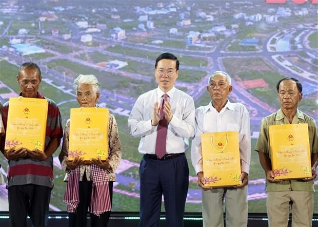 President attends “Spring in border areas warms people’s hearts” programme in Kien Giang hinh anh 1