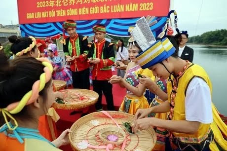 Border cities of Vietnam, China enjoy fruitful relations hinh anh 1