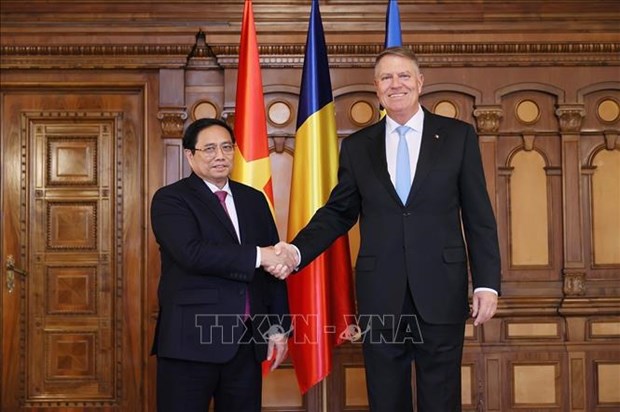 Vietnamese PM meets with Romanian President hinh anh 1